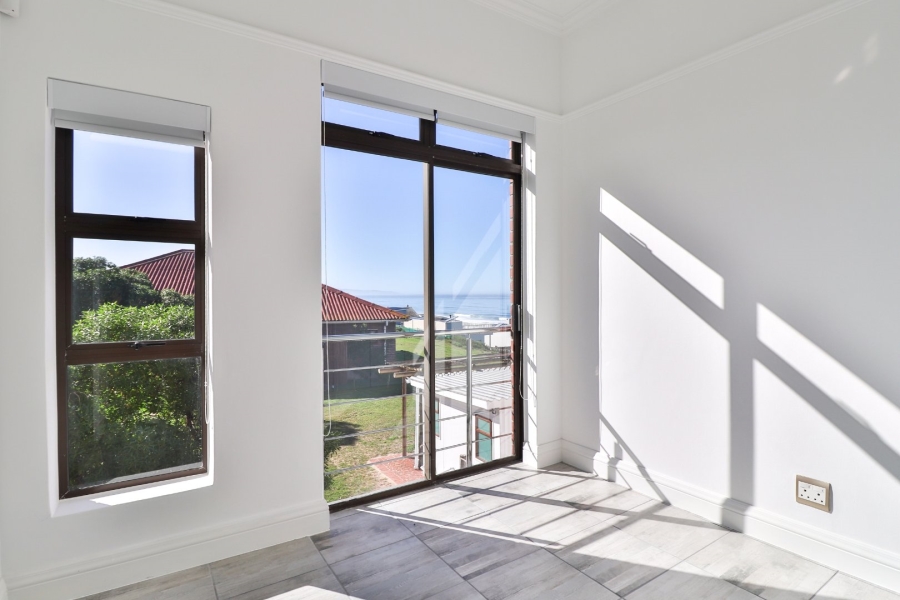 8 Bedroom Property for Sale in Reebok Western Cape